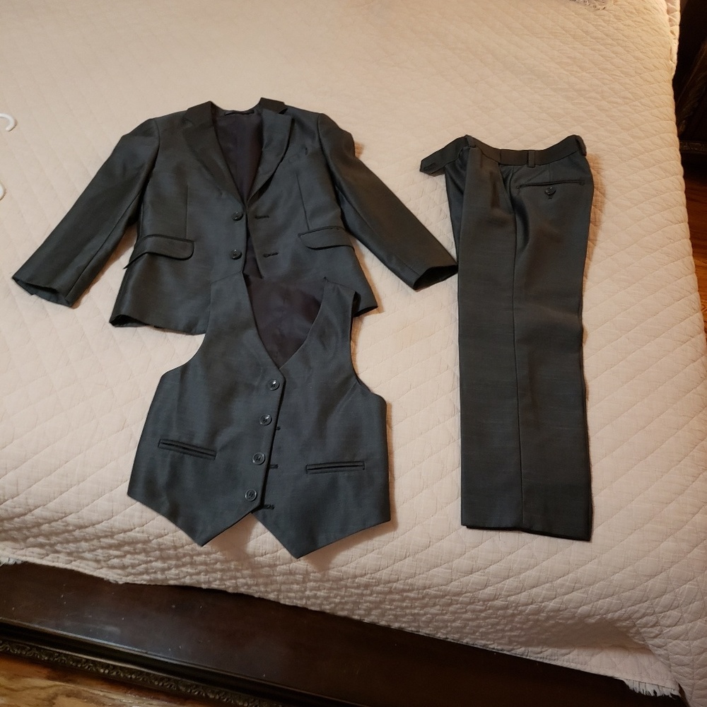 Suit - Picture 4 of 6